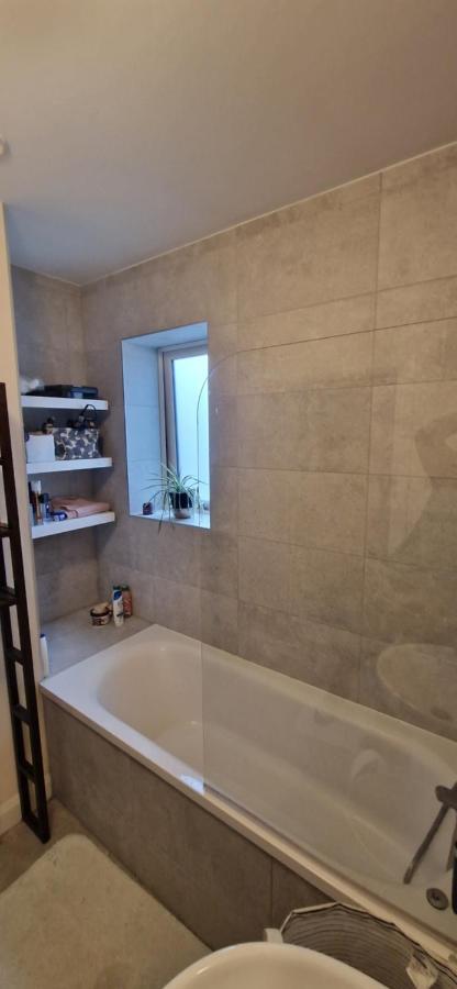 Miller'S Guest Room With Shared Bathroom Swords Exterior photo