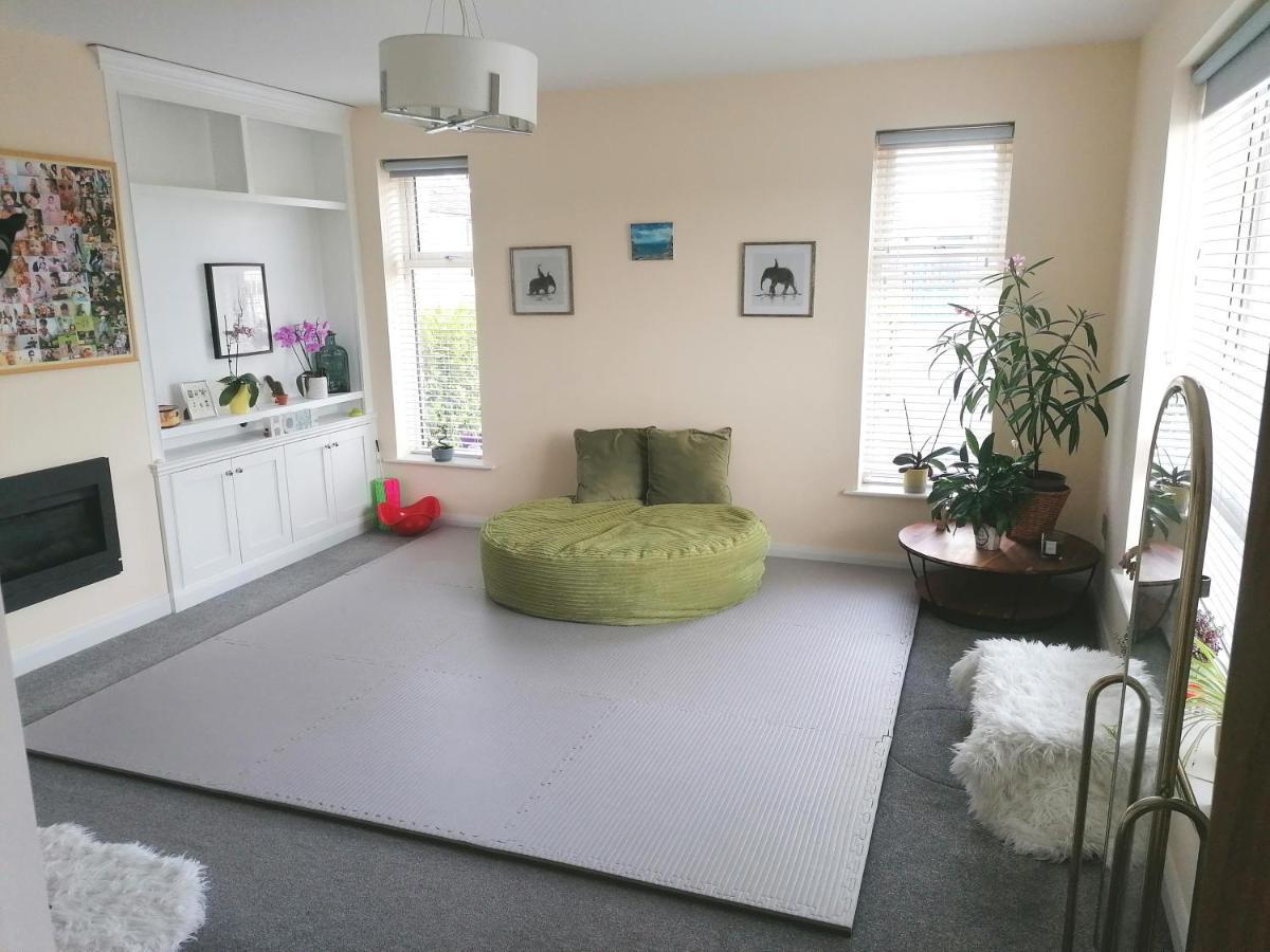 Miller'S Guest Room With Shared Bathroom Swords Exterior photo