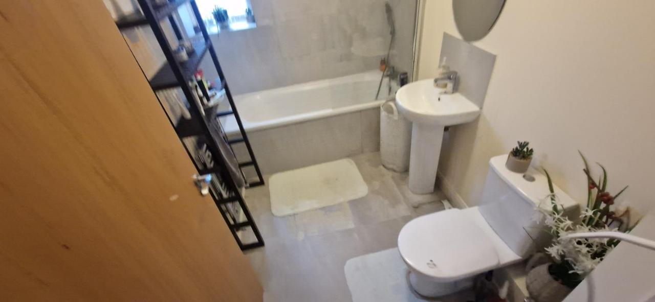Miller'S Guest Room With Shared Bathroom Swords Exterior photo
